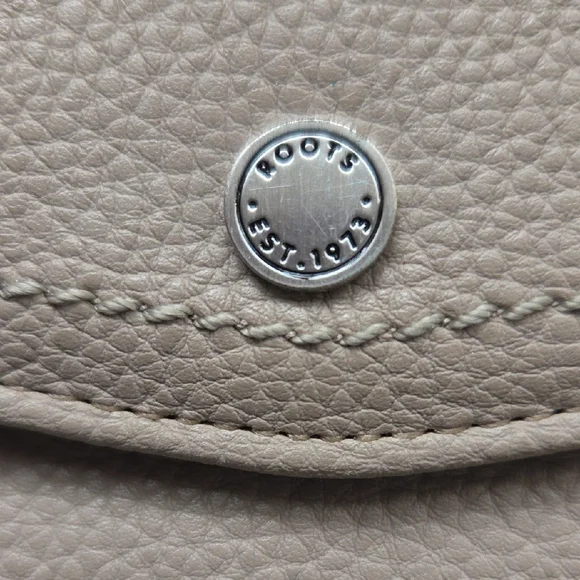 Roots Wallet - Picture 2 of 8